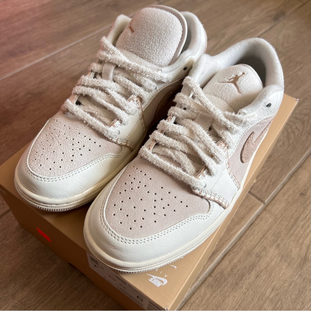 Nike Low-Top Sneakers in Blush Pink and White